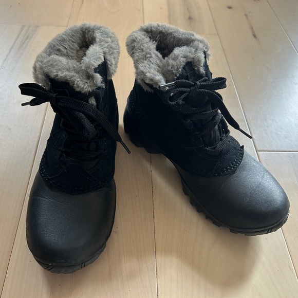 Columbia Shoes - Columbia Shorty Boots Omni Technology & Grip Faux Fur 200g, Size 7